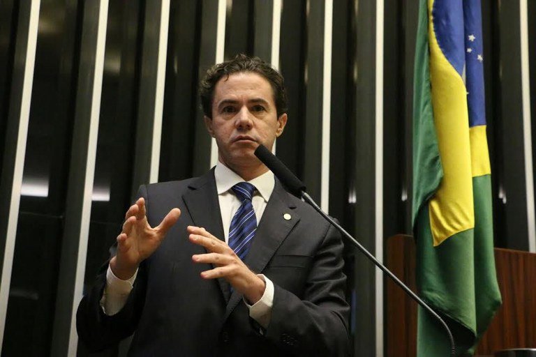 Lula grava vídeo de apoio e elogia senador Veneziano