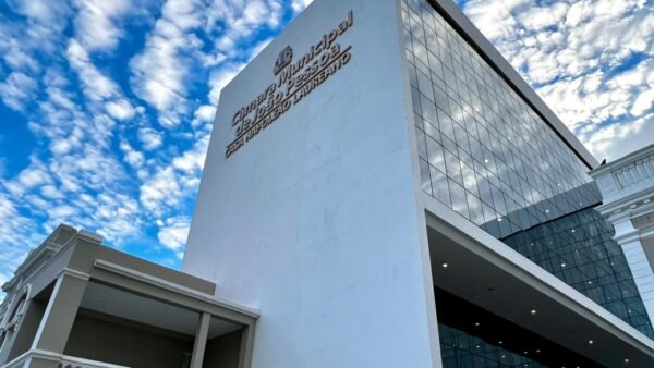MPPB investiga ocupação irregular e possível degradação em área de restinga na praia do Bessa