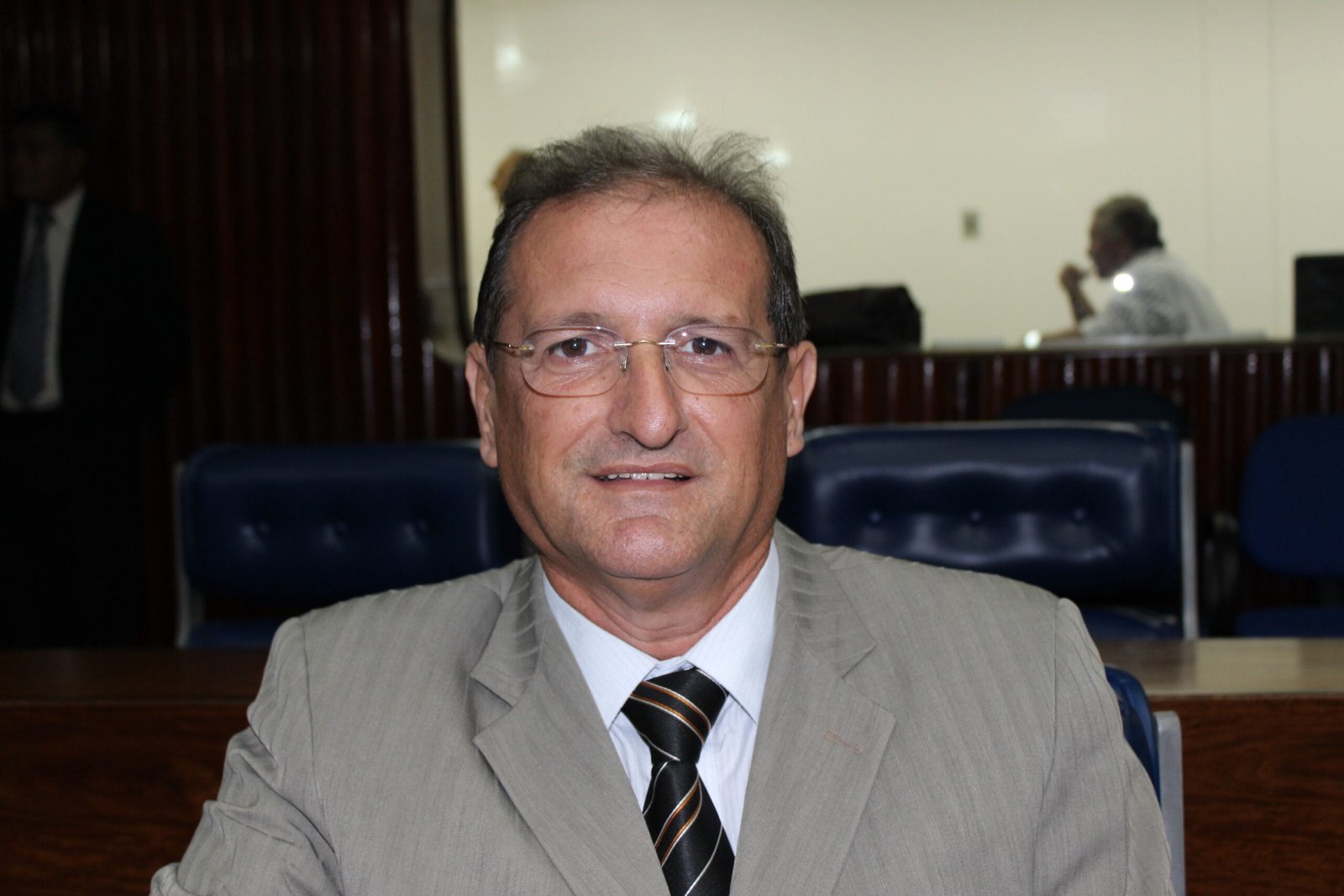 Deputado diz que chance de apoiar João Azevêdo ao Senado é de apenas 2%