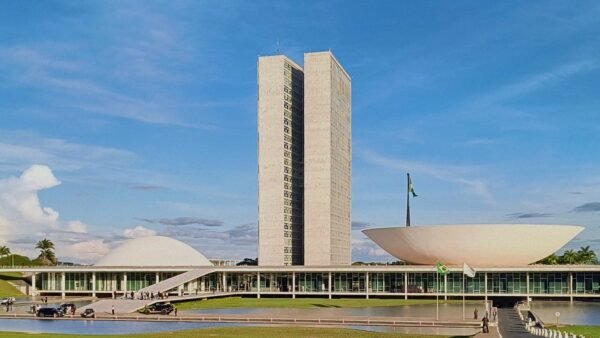 Planalto busca Hugo Motta para frear pacote bilionário no Congresso