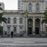 G1 aponta João Azevêdo como favorito ao Senado pela Paraíba
