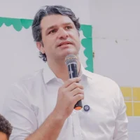Convite de Aécio a Léo Bezerra expõe racha no PSB e abre disputa eleitoral em JP