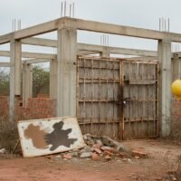 Sem obra e sem licitação, Veneziano recicla promessa da Casa da Mulher Brasileira em Campina Grande