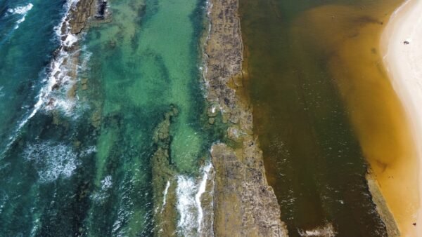 MPPB quer inquérito por esgoto em praia de Camboinha, Cabedelo