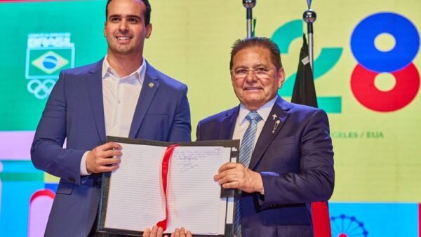 Adriano Galdino recusa vice e expõe racha com Lucas Ribeiro na Paraíba