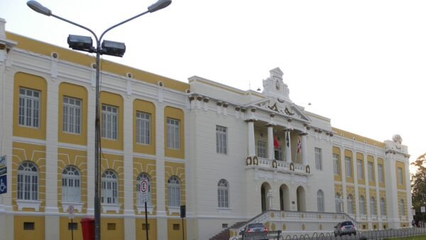 Bar do Cuscuz tenta suspender ação contra esgoto irregular na orla de João Pessoa