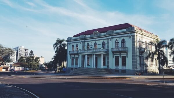 Evilásio Cavalcanti completa 60 dias em Cabedelo: o que se diz sobre a gestão